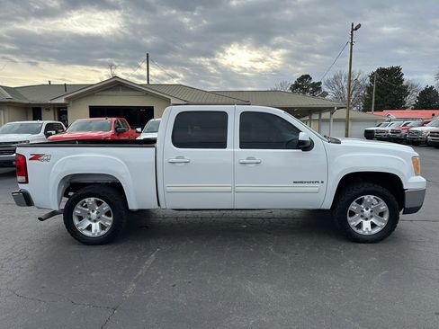 Used 2009 GMC Sierra 1500 SLT w/ Suspension Package, Off-Road image 4