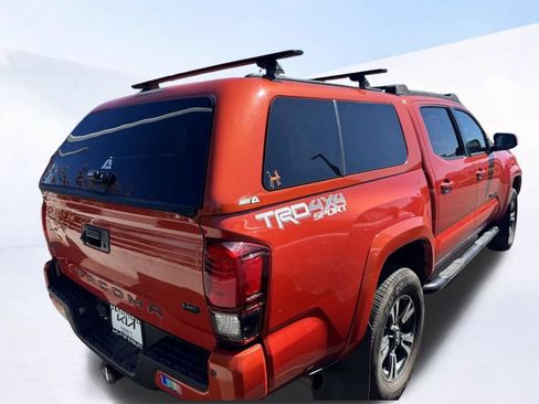 Used 2018 Toyota Tacoma TRD Sport w/ Technology Package AWD/4WD image 4