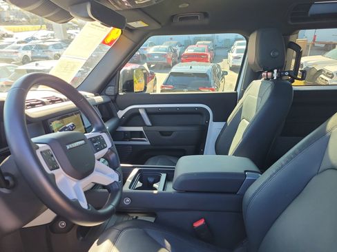 Used 2024 Land Rover Defender 90 X-Dynamic SE image 45