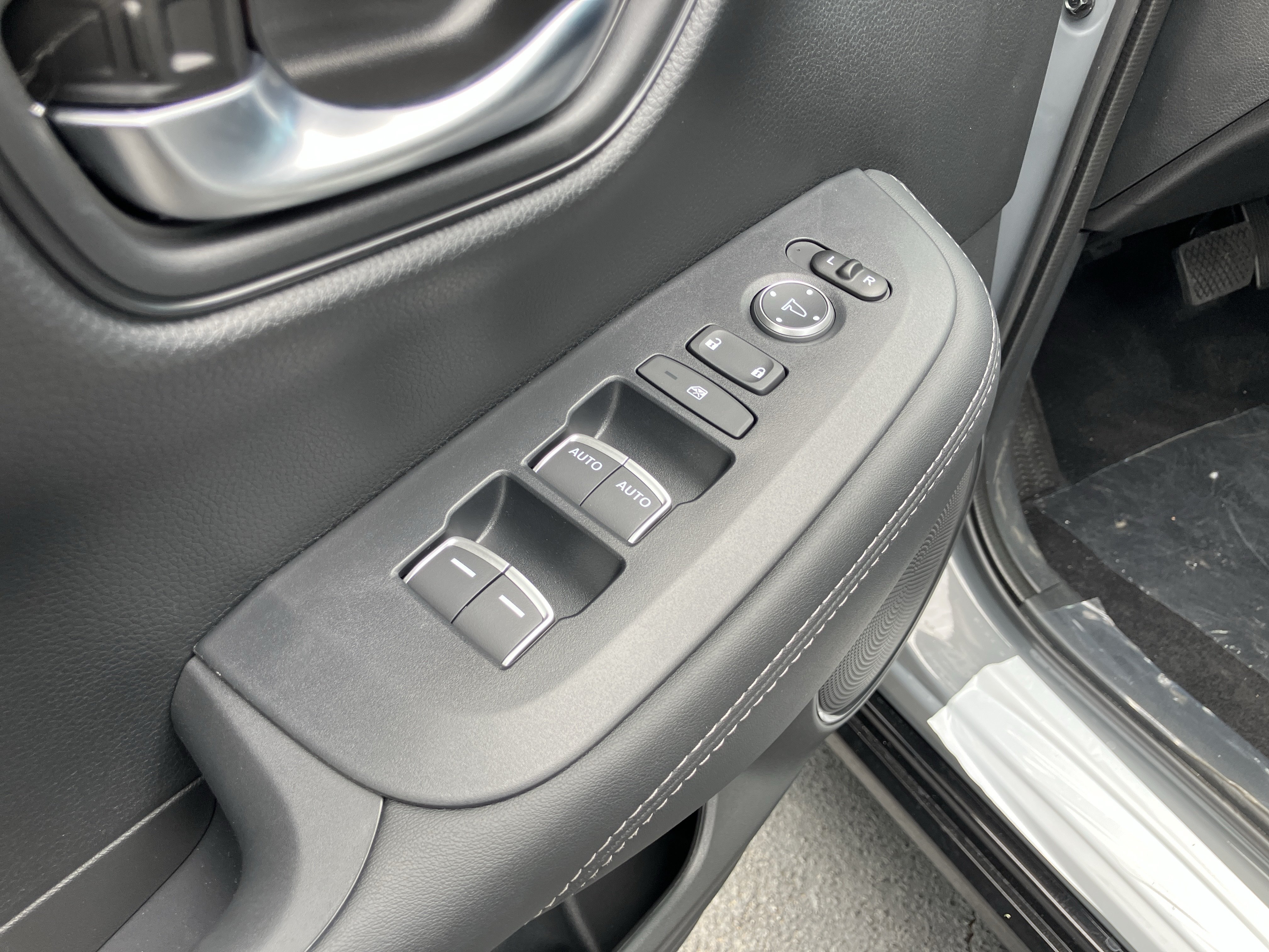 New 2027 Honda HR-V EX-L image 14