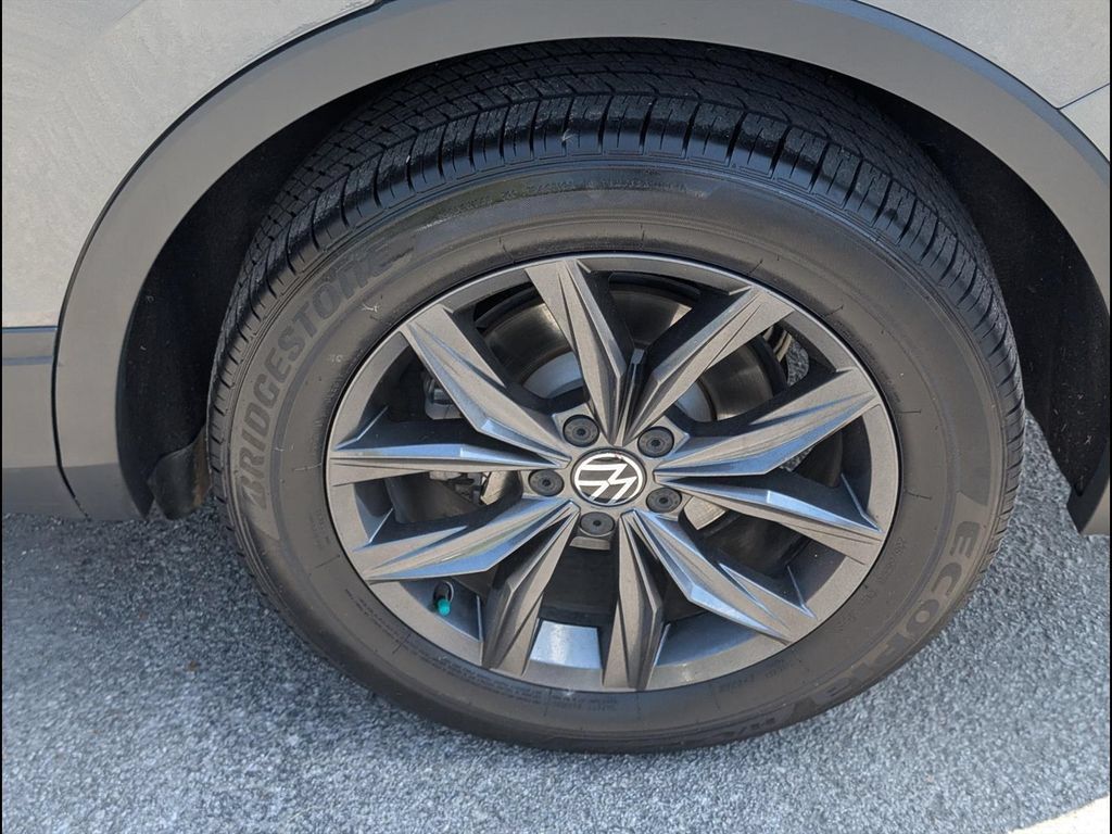 Used 2023 Volkswagen Tiguan SE FWD image 21