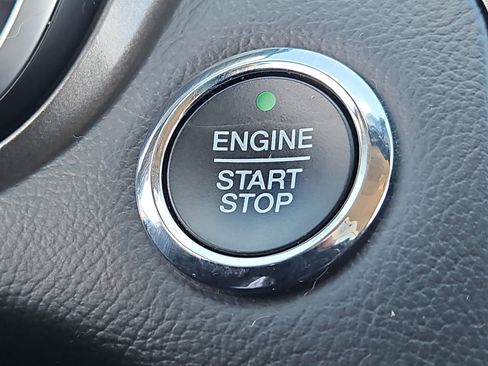 Used 2018 Ford Fusion SE w/ Fusion SE Technology Package image 18