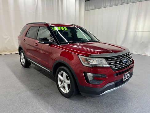 Used 2016 Ford Explorer XLT AWD/4WD image 3