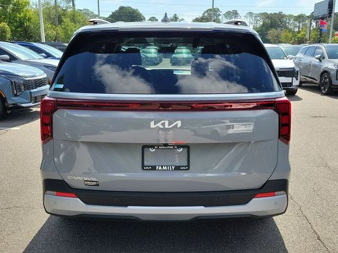 New 2026 Kia Carnival EX FWD image 5