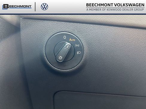Used 2024 Volkswagen Taos SE FWD image 19
