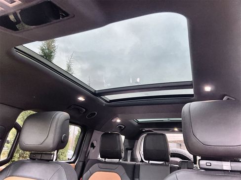 Used 2024 Land Rover Defender 130 X image 20