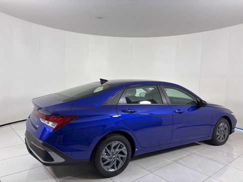 New 2025 Hyundai Elantra Hybrid FWD image 5