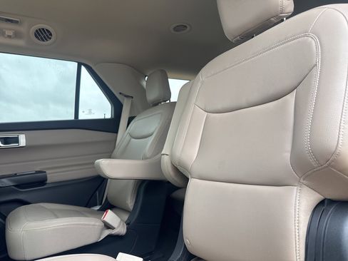 Used 2020 Ford Explorer XLT w/ Equipment Group 202A image 38