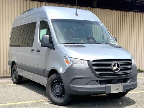 Used 2025 Mercedes-Benz Sprinter 2500 image 4