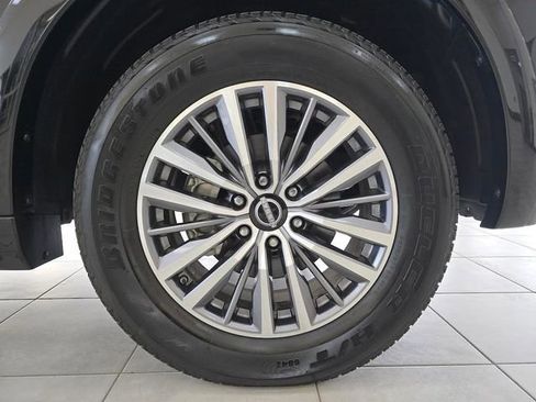 Used 2024 Nissan Armada SL image 16