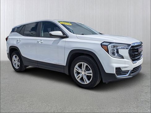 Used 2024 GMC Terrain SLE FWD image 1