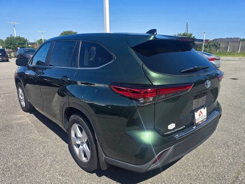 Used 2023 Toyota Highlander LE AWD/4WD image 19