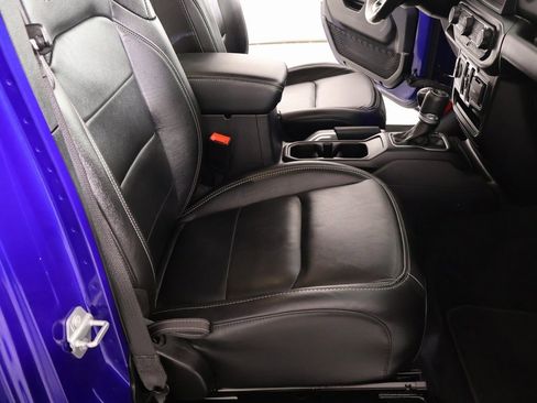 Used 2019 Jeep Wrangler Unlimited Sahara image 14