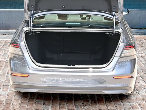 New 2025 Honda Accord SE image 9