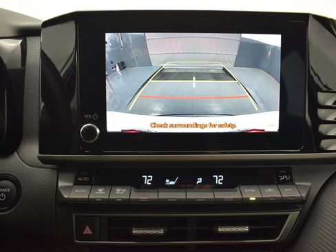 Used 2025 Toyota Camry SE w/ Convenience Package image 16