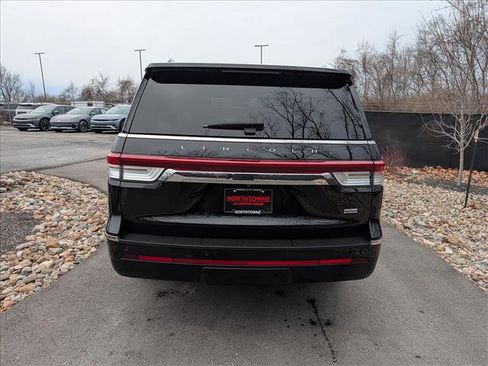 Certified 2023 Lincoln Navigator L Reserve image 4