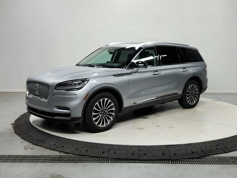 Used 2023 Lincoln Aviator AWD w/ Premium Package image 4