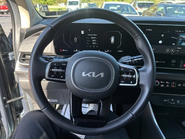 Used 2025 Kia Carnival SX w/ SX Dark Edition Package FWD image 20