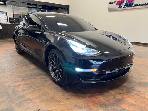 Used 2019 Tesla Model 3 Standard Range image 3
