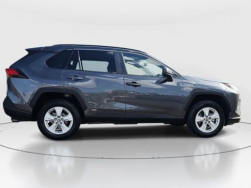 Used 2021 Toyota RAV4 LE w/ Carpet Mat Package (TMS) AWD/4WD image 4