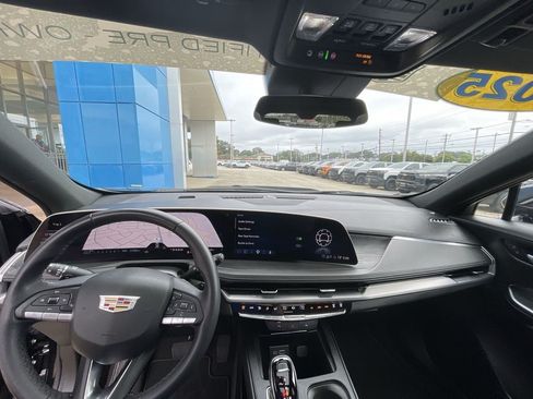 Certified 2025 Cadillac XT4 Premium Luxury FWD image 9