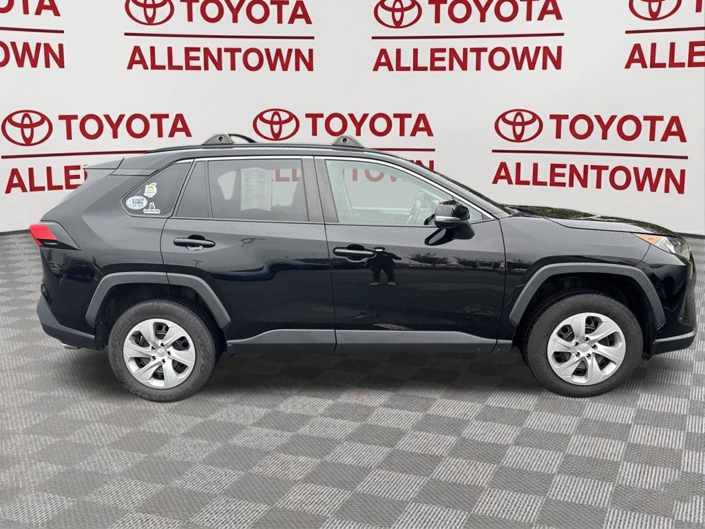Used 2021 Toyota RAV4 LE AWD/4WD image 3