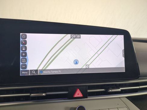 Used 2025 Hyundai Elantra Limited FWD image 25