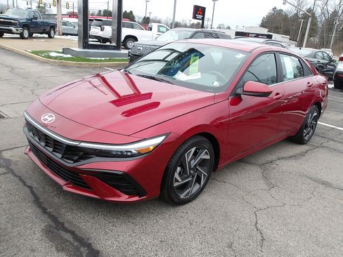 Used 2024 Hyundai Elantra SEL w/ Convenience Package image 3
