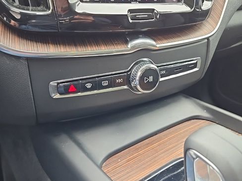 Certified 2022 Volvo XC60 B5 Momentum w/ Climate Package image 14