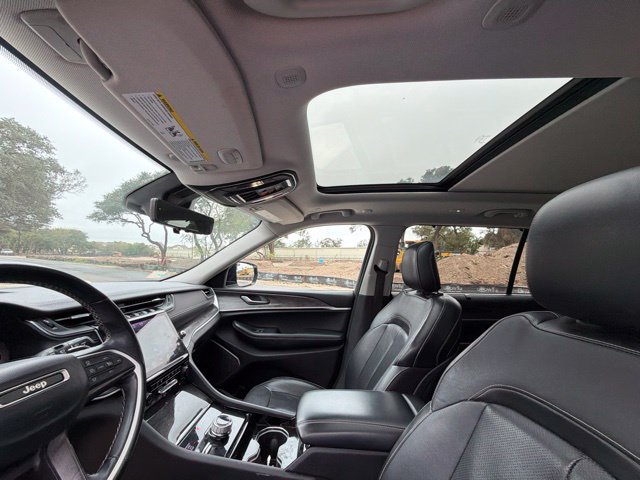Used 2022 Jeep Grand Cherokee L Limited w/ Luxury Tech Group II AWD/4WD image 11
