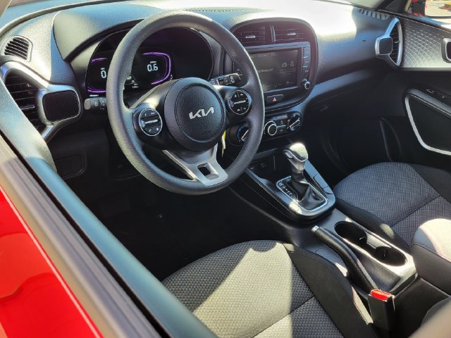 Used 2025 Kia Soul LX FWD image 5