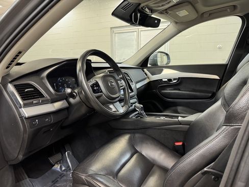 Used 2018 Volvo XC90 T5 Momentum w/ Convenience Package image 14