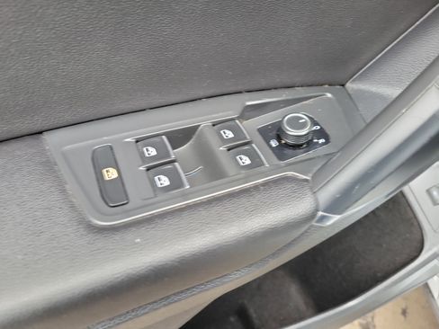 Used 2018 Volkswagen Tiguan SEL image 20