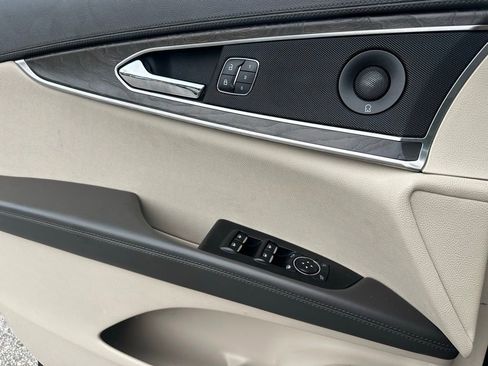 Used 2020 Lincoln Nautilus Reserve image 28