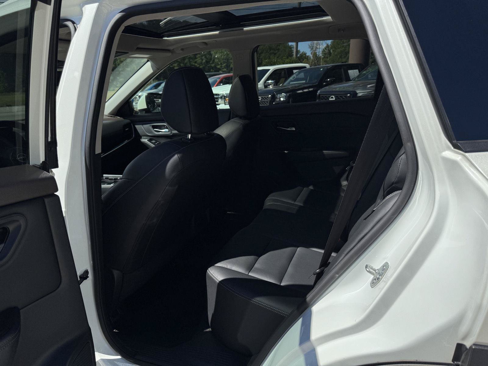 Used 2023 Nissan Rogue SL FWD image 7
