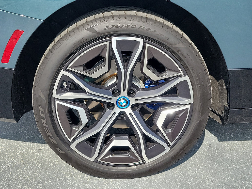 Used 2024 BMW iX xDrive50 w/ Sport Package AWD/4WD image 6