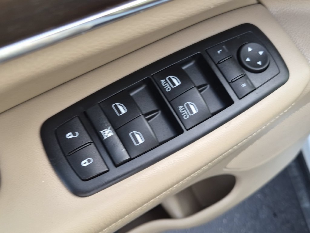 Used 2021 Jeep Grand Cherokee L Limited AWD/4WD image 12