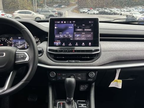 Used 2022 Jeep Compass Latitude w/ Sun and Sound Group image 16