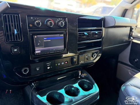 Used 2017 GMC Savana 2500 RWD image 18