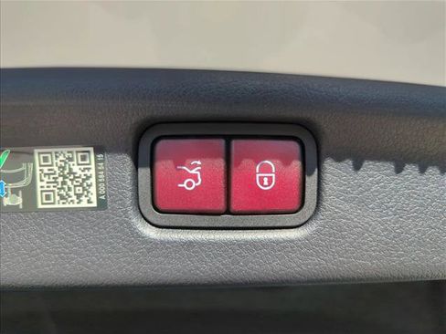 Used 2024 Mercedes-Benz C 300 Sedan image 27