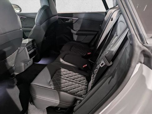 New 2026 Audi SQ8 Prestige image 17