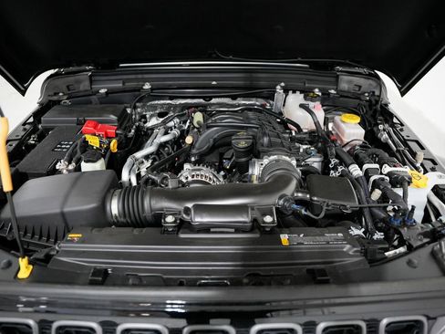 Used 2025 Jeep Wrangler Sport image 41