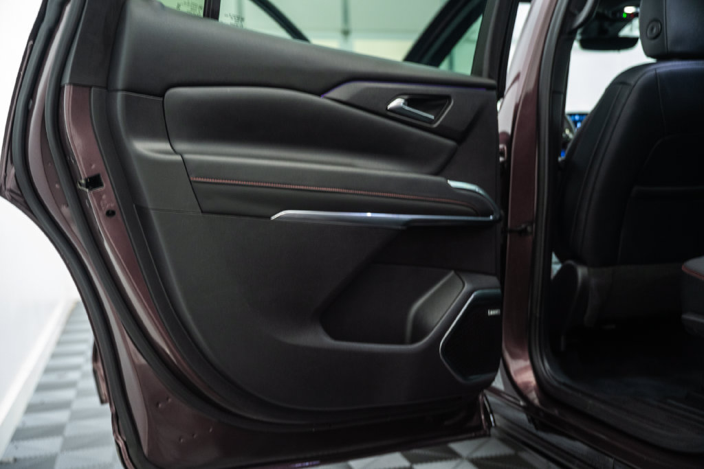 Used 2024 Chevrolet Traverse RS FWD image 48