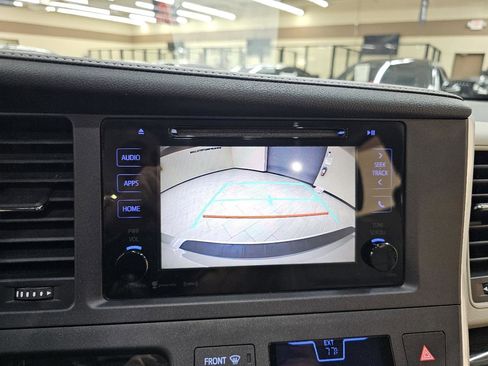 Used 2016 Toyota Sienna XLE FWD image 30