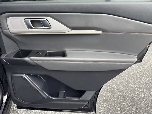 Used 2025 Ford Explorer Active image 16