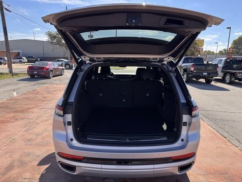 New 2025 Jeep Grand Cherokee Summit image 5