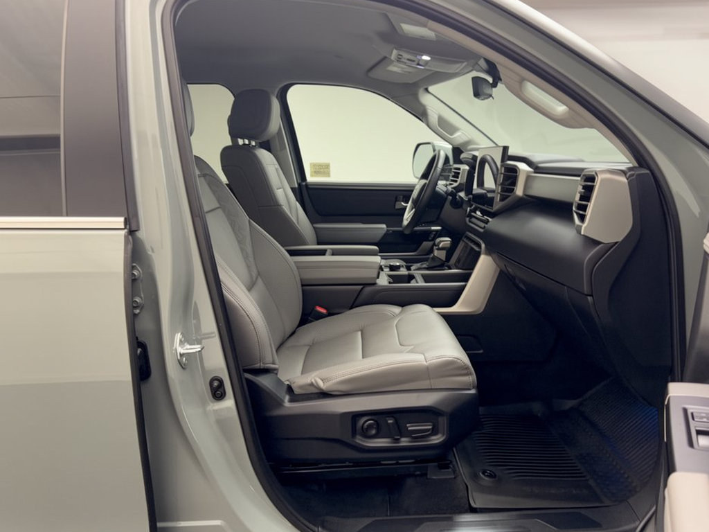 Used 2024 Toyota Tundra Limited AWD/4WD image 29