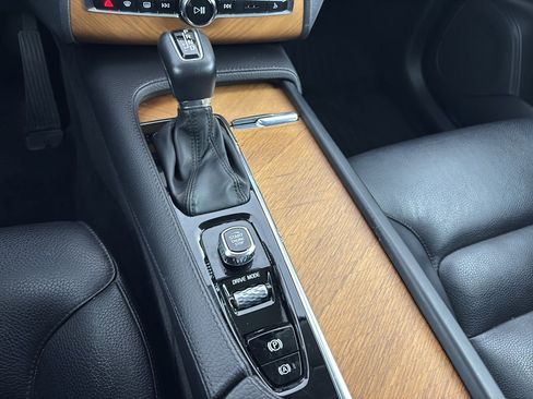 Used 2021 Volvo XC90 T6 Momentum w/ Protection Package Premier AWD/4WD image 21