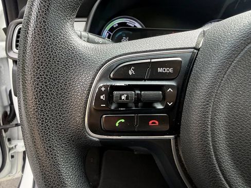 Used 2017 Kia Niro LX FWD image 26