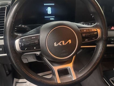Used 2023 Kia Sportage LX image 9
